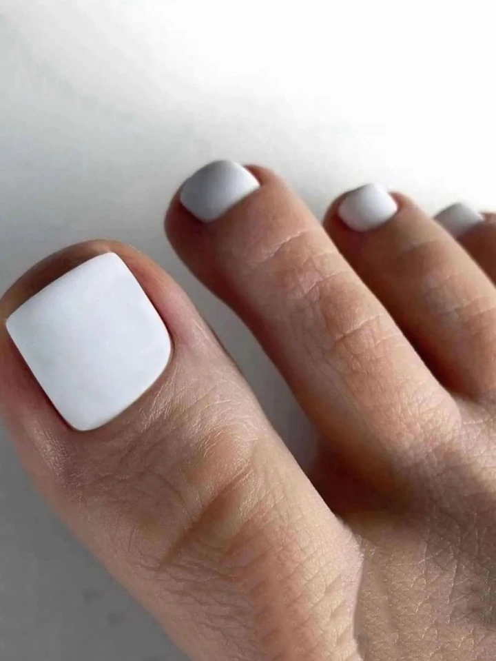 Aggregate more than 145 acrylic toe nails white ceg.edu.vn