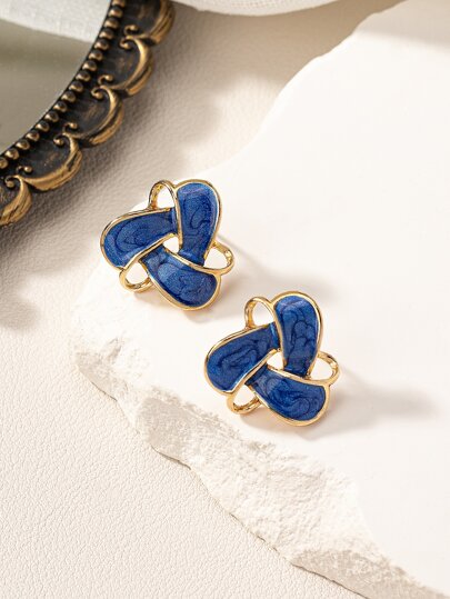 زوج من أقراط قطرة الراتنج بشكل هندسي مثلث