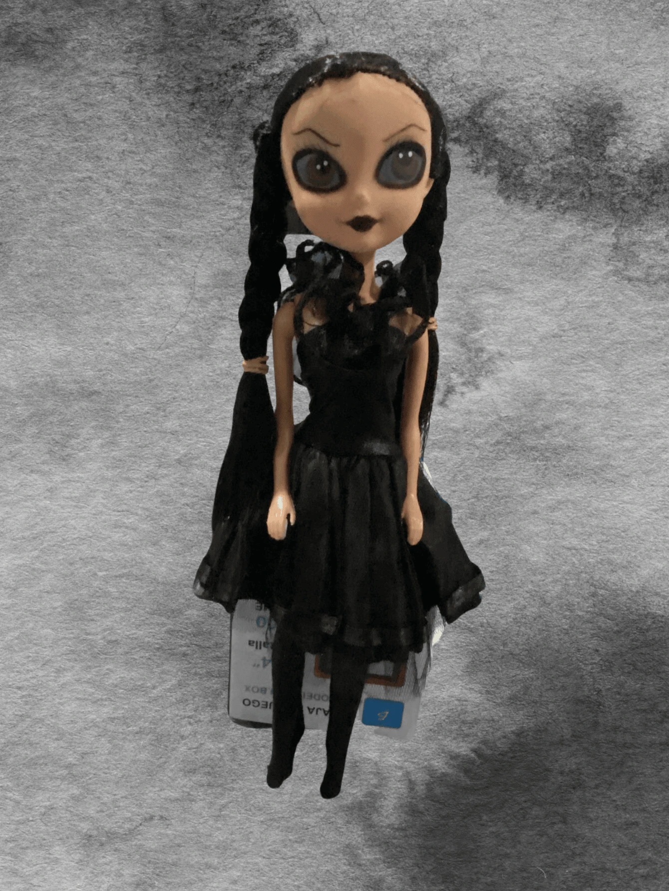 Muñeca  de plástico Merlina de cabello largo - Negro - Ver 1