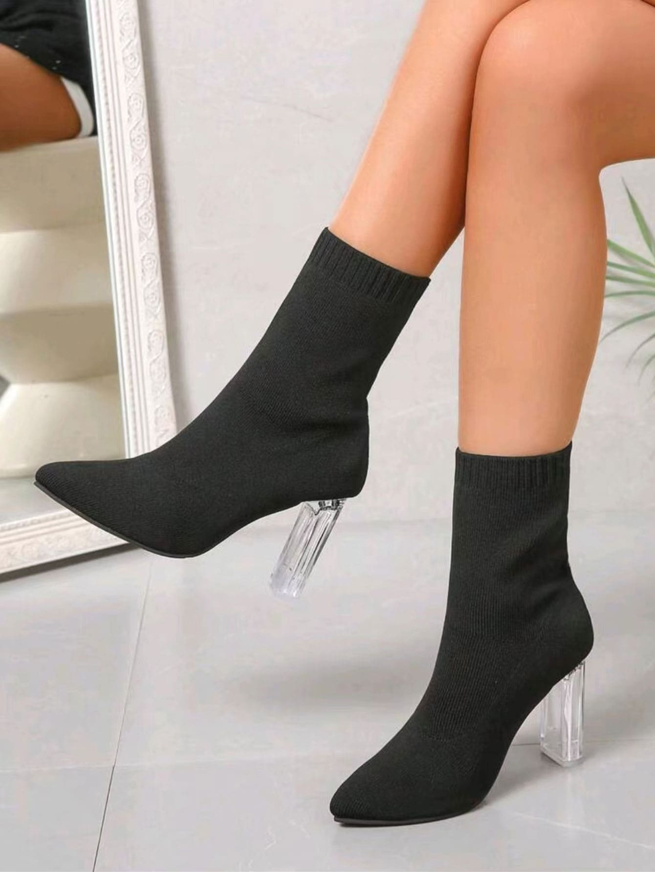 女士时尚黑色踝靴,尖头透明粗跟弹力袜靴,适合派对和日常穿着,鞋类 - 黑色 - 查看 1