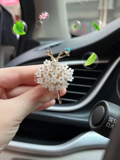 1入組白色時尚汽車通風口夾空氣清新劑，鑲有鑽石跳舞女孩設計，附帶 1 包香味片劑