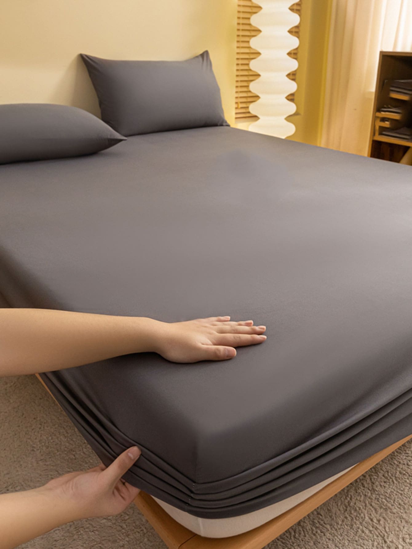 1pc Simple Style Soft & Breathable Solid Color Brushed Fitted Sheet, Dustproof Bedding Mattress Cover With Anti-Slip Design, Bedspread All Seasons (Pillowcase Not Included) - Multicolor - View 1