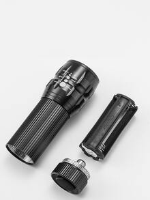 1入組便攜式手電筒鋁合金可變焦 LED 手電筒，具有 3 種燈光模式，由 3 節 7 號電池供電，堅固且可拉伸。非常適合室內和室外使用以及禮物 - 黑色 - 查看 2