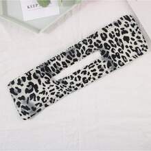 1 dụng cụ tạo kiểu tóc búi và kẹp xoắn cho nữ họa tiết da báo - Nhiều màu - Xem 3