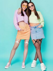 1 pereche de ciorapi înalți cu jartieră din dantelă, cu bretele încrucișate și colanți plasă peste genunchi, pentru club de petrecere