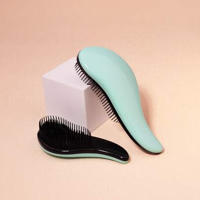 2支装发梳，PP材质，简约纯色，干湿两用，顺滑易梳理头发。适用于理发店、美容院、返校季、旅行度假等场合，是美发爱好者的理想之选。这款发梳套装包含：梳子、解结梳、球形梳、迷你发梳套装、木梳、卷发梳、美发工具、发型设计、美发、发梳、发梳套装、梳子、卷发梳、解结梳、女士发梳、理发师配件、理发店、美发用品等。