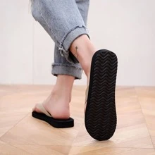 Women's Fashion Solid Color Flip-Flops, Simple Comfortable Flat Slippers, Summer Casual Woman Shoes For Indoor, Outdoor, Beach - Castanho - Visão 2