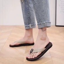 Women's Fashion Solid Color Flip-Flops, Simple Comfortable Flat Slippers, Summer Casual Woman Shoes For Indoor, Outdoor, Beach - Castanho - Visão 1