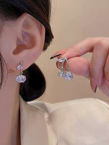 1 Par Aretes Con Diseño Elegante Y Único En Forma De Cereza Con Detalles - Plata antigua - Ver 3