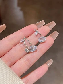 1 Par Aretes Con Diseño Elegante Y Único En Forma De Cereza Con Detalles - Plata antigua - Ver 1