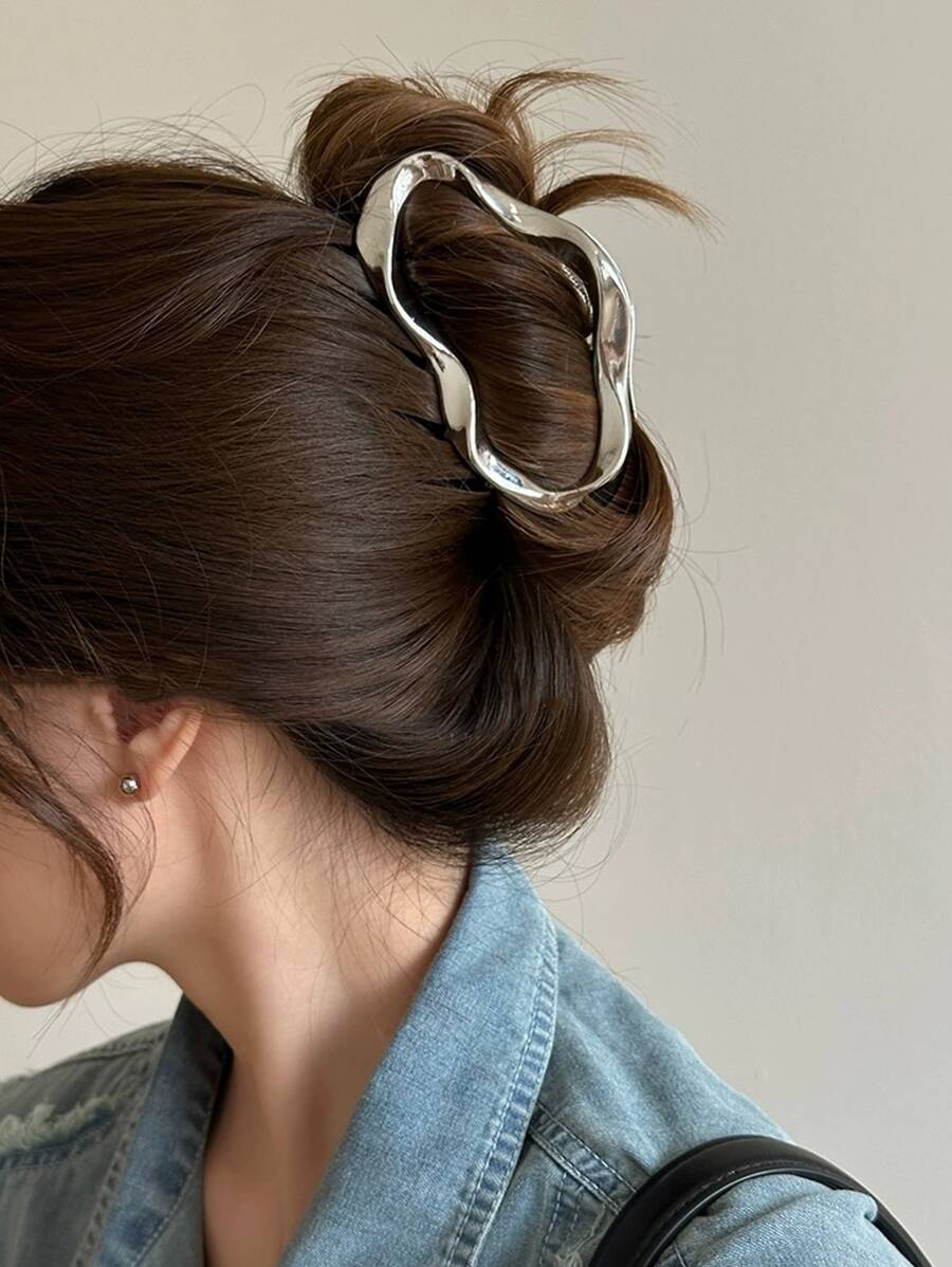 1pc Plain Hollow Metal Hair Claw (Slight Scratches Are Normal, Internal Texture Is Random), School Stuff, College Fall Winter Hair Clip Claw Clip Hair Accessories For Women For Vacation Outfits Woman - Silver - View 1