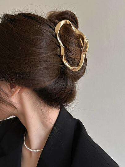 1pc Extra Large 11cm/4.33in Hollow Metal Hair Claw Clip (Slight Scratches Are Normal, Inner Texture Is Random) Fall Winter Hair Clip Hair Accessories For Women For Vacation Outfits Woman