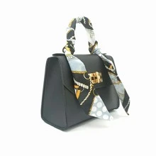 Bolso Negro Con Decoración De Pañuelo Y Cadena Metálica - Negro - Ver 2