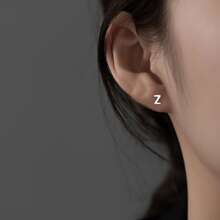 1 对时尚 925 纯银 26 字母耳钉，适合男女，日常佩戴 - 銀色 - 查看 3