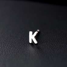 1 对时尚 925 纯银 26 字母耳钉，适合男女，日常佩戴 - 銀色 - 查看 9