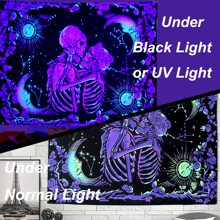 1 pièce Tapisserie imprimée avec lumière UV bleue, motif d'un soleil, d'une lune et de crânes s'embrassant. Drapeau pour la chambre, décoration de chambre, tapisserie, décoration murale, art mural, décoration d'intérieur, accessoires de chambre, drapeaux pour la chambre, tapisserie murale