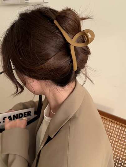 1入組女性卡其色顏色大爪夾帶磨砂啞光質感紋理,別緻頭髮配飾適用於後的頭