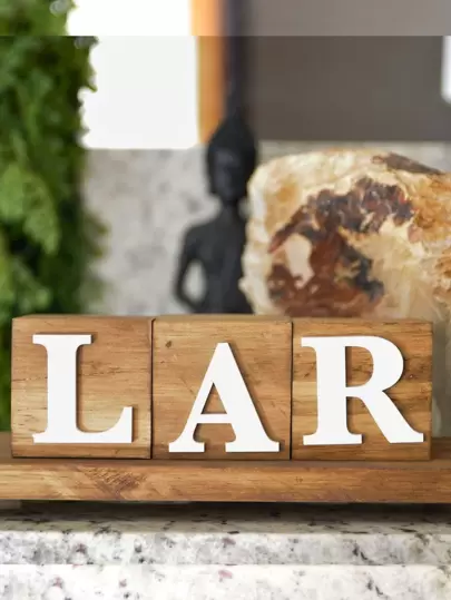 Palavra Lar em Madeira Pinus Rústica