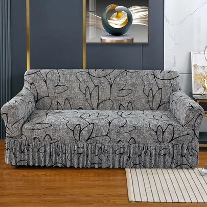 1 件带裙边设计的弹性沙发套