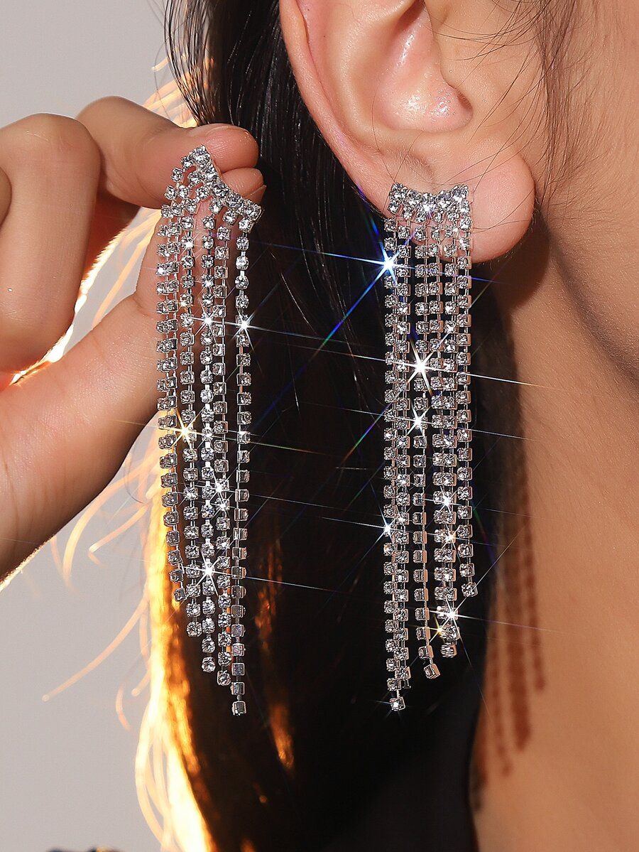 Gorgeous Crystal Rhinestone Earring Stud for Women 1 Pair - Silver - View 1