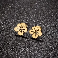 1 Pair Stainless Steel Korean Style Cute Small Flower Stud Earrings For Women Sweet Statement Spray Paint Metal Flower Earring Party Birthday Jewelry Valentines,Mom,Mother,Mother's Day,Gift