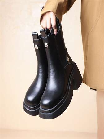 女性短靴,夏天2023新款時尚復古風格,減肥和增高,厚跟