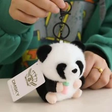 新款可爱熊猫吊坠钥匙扣或牛奶瓶吊坠毛绒配饰，可挂在包包、背包上作为礼物（随机赠送钥匙扣或牛奶瓶，不含礼品袋）。时尚包包配饰，包包挂饰，礼物装饰品，适合青少年女孩、女性、大学生等。可作汽车配饰、女士钥匙链挂件等可爱小物。 - 黑與白 - 查看 1
