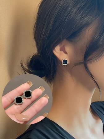 topshiny 1pair Geometric Crystal Square Stud Earrings, Black Color, Minimalist Design Jewelry For Women