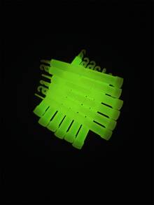 24入組6英寸(15.2cm)綠色熒光棒緊急情況燈派對用品,明亮螢光綠燈棒在黑暗的,防水配件,偉大適用於生存,野營,遠足,派對