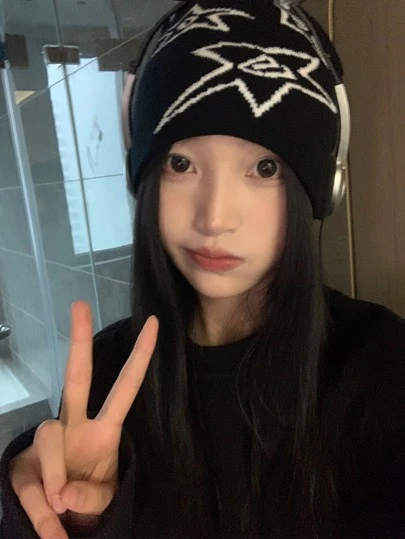1 件女式黑色星星印花弹力针织帽 Street 冬季秋季