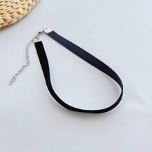 1條簡潔、復古、時尚的黑色絨面頸帶,附不鏽鋼金屬鍊墜飾。適合日常裝扮和女性使用。 - 1.0CM寬 - 查看 4