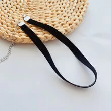 1條簡潔、復古、時尚的黑色絨面頸帶,附不鏽鋼金屬鍊墜飾。適合日常裝扮和女性使用。 - 1.0CM寬 - 查看 6