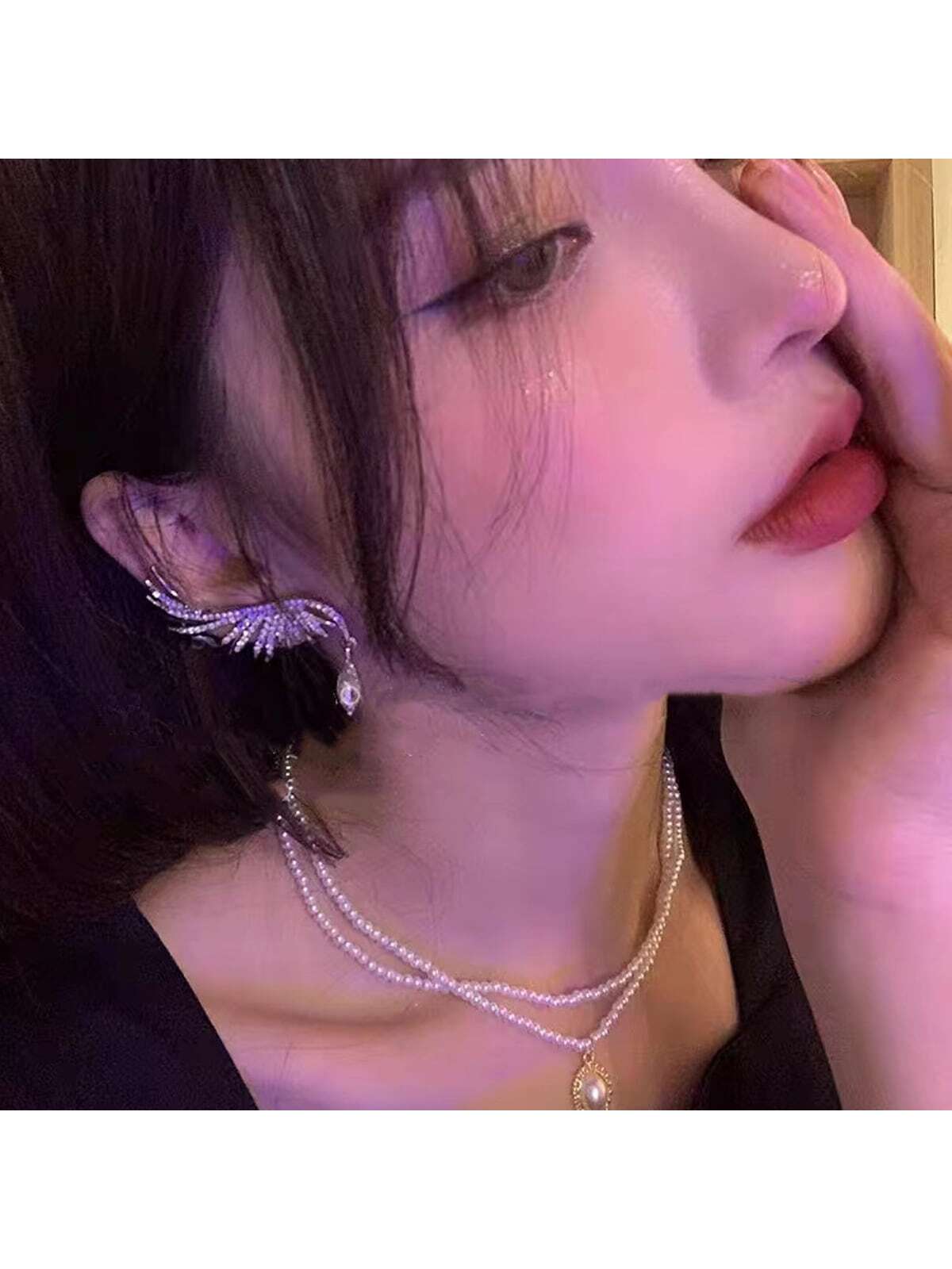 زوج واحد من أقراط وأقراط أذن وأقراط على شكل جناح م...