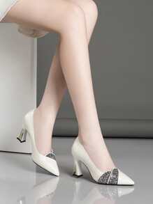 Mode spitz zulaufende Chunky Heel Pumps in Kroko-Optik mit Glitzer-Detail