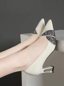 Mode spitz zulaufende Chunky Heel Pumps in Kroko-Optik mit Glitzer-Detail
