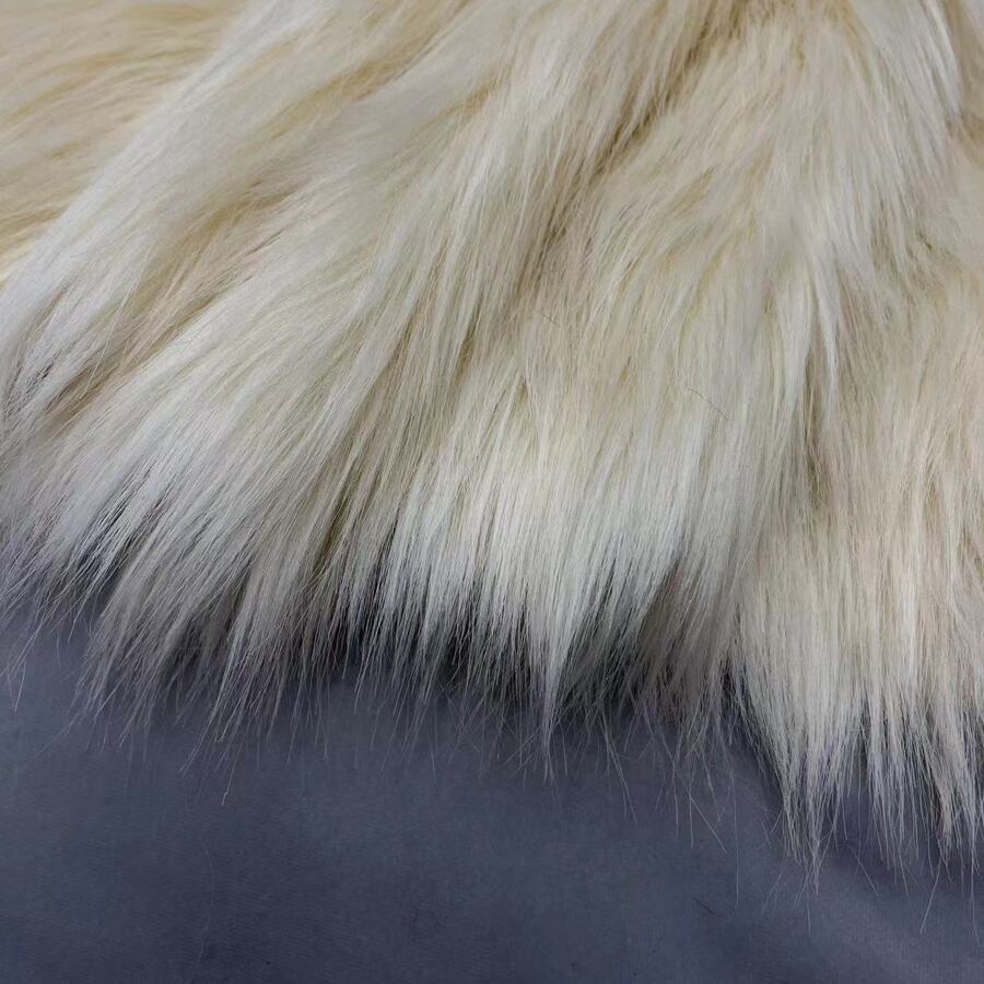 1 件仿皮草面料，简约风格，绒高 4-5 厘米，涤纶，万圣节、圣诞节、面具、尾巴、地毯、房间装饰等 DIY 手工装饰。由于光线和显示条件，可能存在轻微色差。