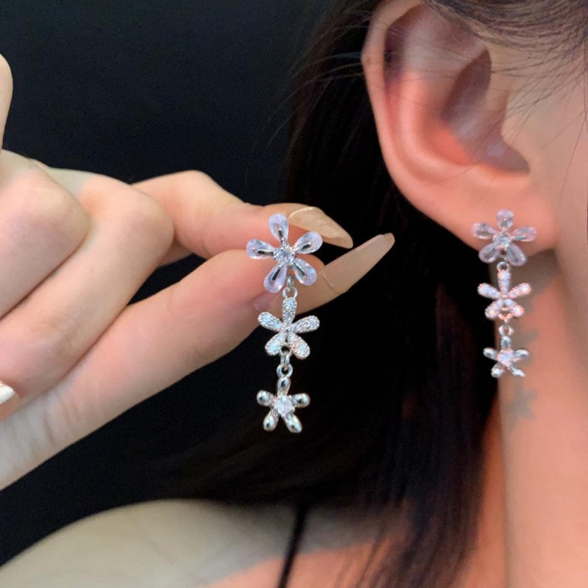 1雙S925銀方晶鋯石花耳釘在時尚風格和充分的水鑽,合適的適用於日常穿著適合女士