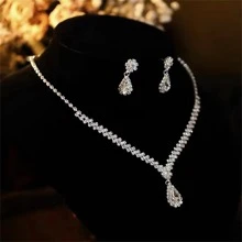 2 Stücke Set (Halskette + Ohrringe) Damen Luxus Silber Tränenform V-förmig Strass Quaste Braut Halskette Ohrringe Schlüsselbein Kette personalisierter Modeschmuck
