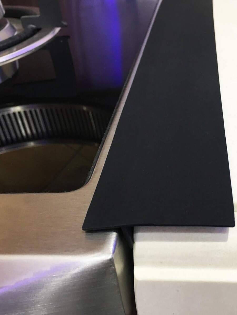 1入組kindga 21"矽膠灶台間隙罩,可輕鬆清潔,封堵廚櫃、電器、瓦斯爐、烤箱、洗衣機、洗衣機、烘乾機之間的溢漏,黑色 - 黑色 - 查看 1