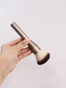 1支散粉刷，超大饱满柔软刷毛，适用于散粉上妆和定妆，也可作粉底刷、遮瑕刷、腮红刷、修容刷、古铜粉刷、散粉刷等使用。 - 淺灰色 - 查看 5