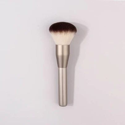 1支超大号蓬松散粉刷，刷毛饱满柔软，适用于散粉上妆和定妆，也可作粉底刷、遮瑕刷、腮红刷、修容刷、古铜粉刷、散粉刷等使用，赠品