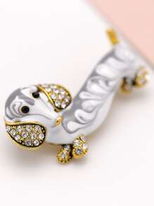 1 件可爱随机珐琅腊肠犬水钻镶嵌胸针动物形状翻领胸针领针围巾扣男女时尚首饰服装配饰