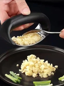 1pc Stainless Steel Garlic Press Manual Garlic Masher With Circular Design, Multifunctional Kitchen Tool - Black - View 4