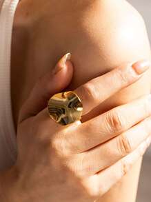 1pc Funky Circular Pleated Texture Waterproof 18K Gold Plated Stainless Steel Earrings For Women Daily Party Wearing - Yellow Gold - View 2