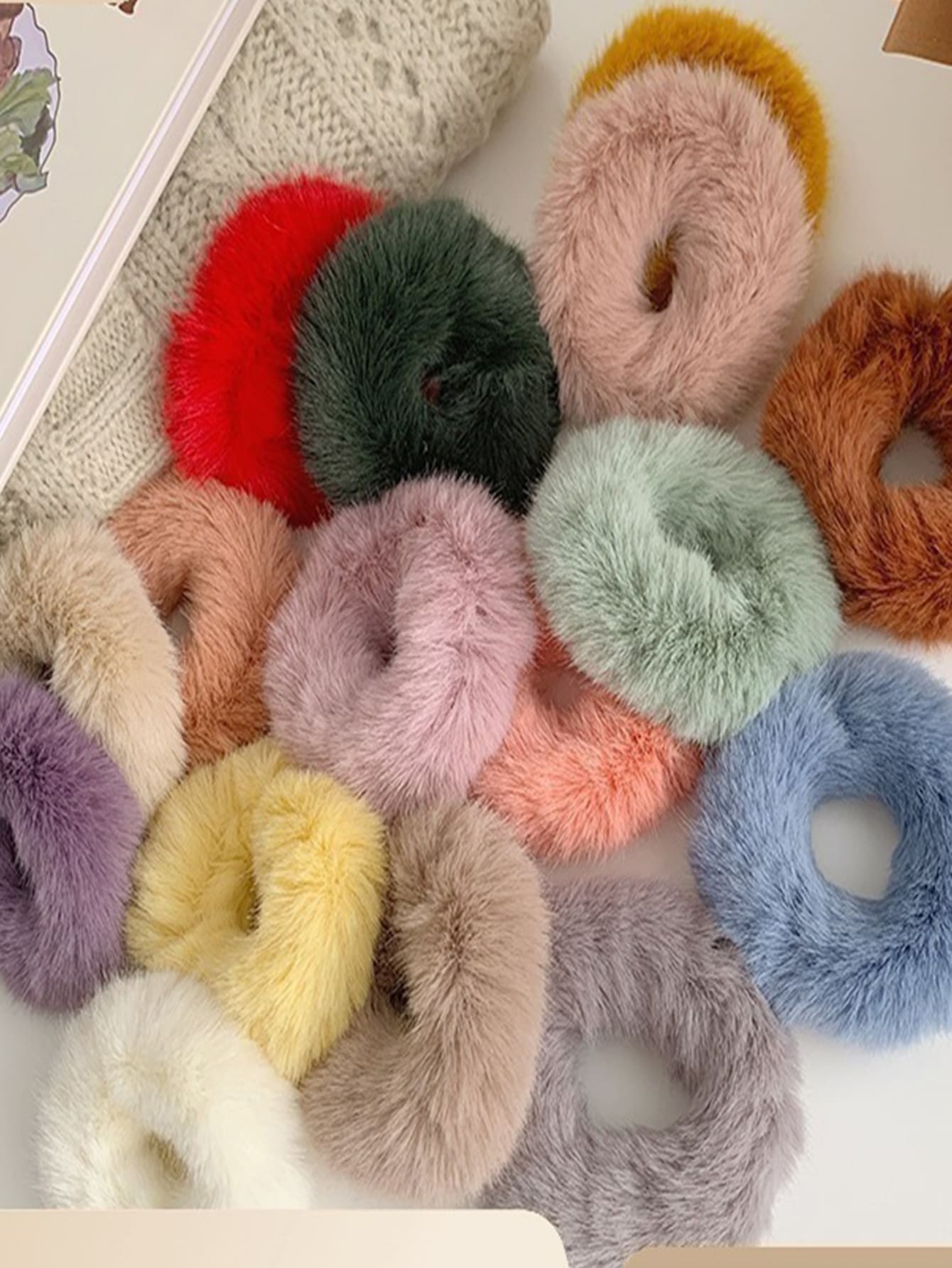 2入組女式白色+粉色毛絨球髮帶,適用於麻花辮和馬尾,人造貂皮頭髮帶,簡約的髮飾 - 彩色 - 查看 1
