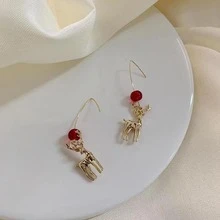 1 對聖誕 C 形馴鹿設計百搭吊墜耳環禮物 - 彩色 - 查看 2