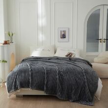 1件深灰色純色牛奶絨軟寬線拉繩抱枕毯,適用於沙發、客廳、臥室、床上,四季適用,適合成人和兒童