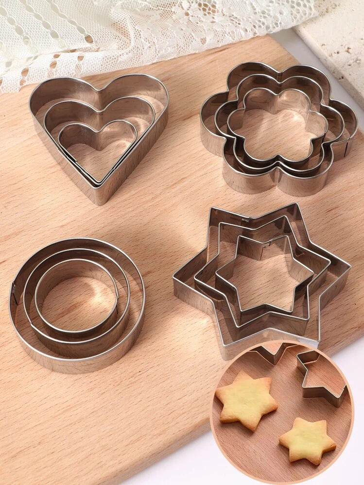 Set Di 24 Stampi Per Biscotti Natalizi In Acciaio Inox – Formine Per Biscotti A Tema Natale: Albero, Pupazzo Di Neve, Stella, Campana, Casa, Calza – Per Dolci, Fondente E Fai-da-te - 4