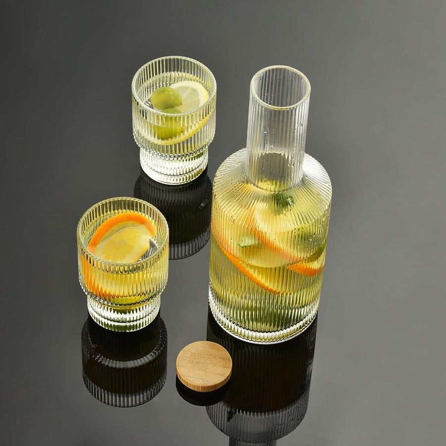 1壺2杯,床頭水瓶和杯子套裝,復古刻面玻璃水壺和杯子,適用於床頭櫃 - 透明