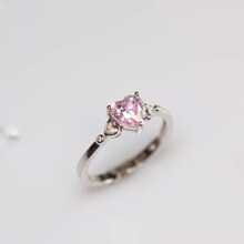 1件迷人的粉色愛心裝飾簡約鑲嵌女戒,適用於日常旅行、約會、派對、典禮、紀念日禮品 - 粉色 - 查看 1